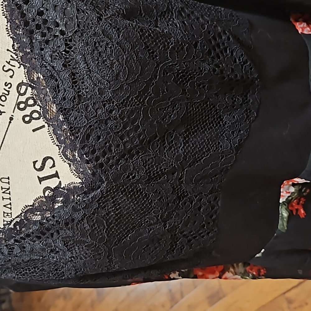 COLD SHOULDER DRESS - Picture 2 of 6